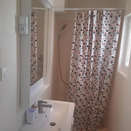 Maisonnette Au Bord Du Sierroz בית נופש