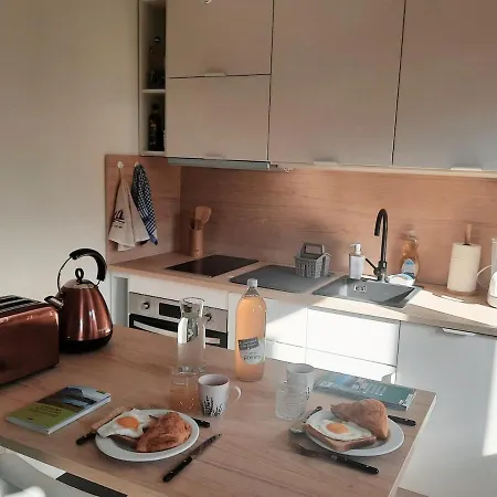 Maisonnette Au Bord Du Sierroz Semesterbostad *