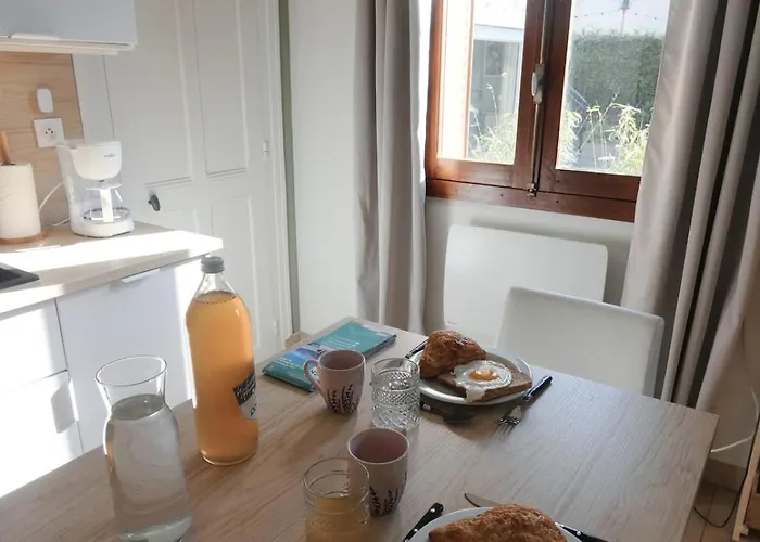 Semesterbostad Maisonnette Au Bord Du Sierroz Aix-les-Bains