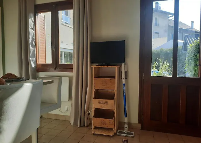 別荘 Maisonnette Au Bord Du Sierroz エクスレバン